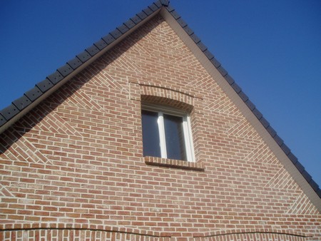 detail-briques-pignon-fenetres